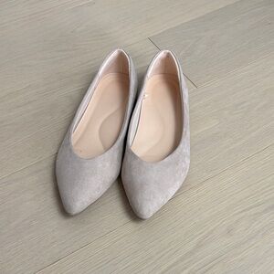 Uniqlo Women's Beige Flats 7.5